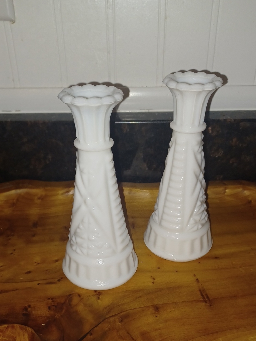 Vintage 9" Anchor Hocking Stars & Bars Milk Glass Bud Vase 1